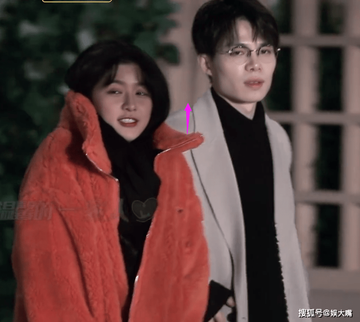 真人秀都这狠蔡蔡想跟男嘉宾走到没镜头的地方节目组有点损