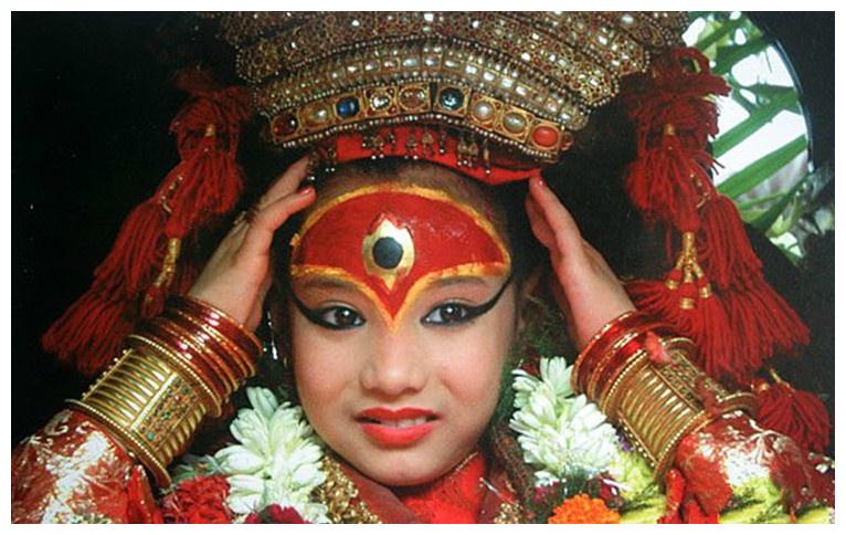尼泊尔“活女神”库玛丽光鲜华丽的童年之后，就是孤独寂寞的余生