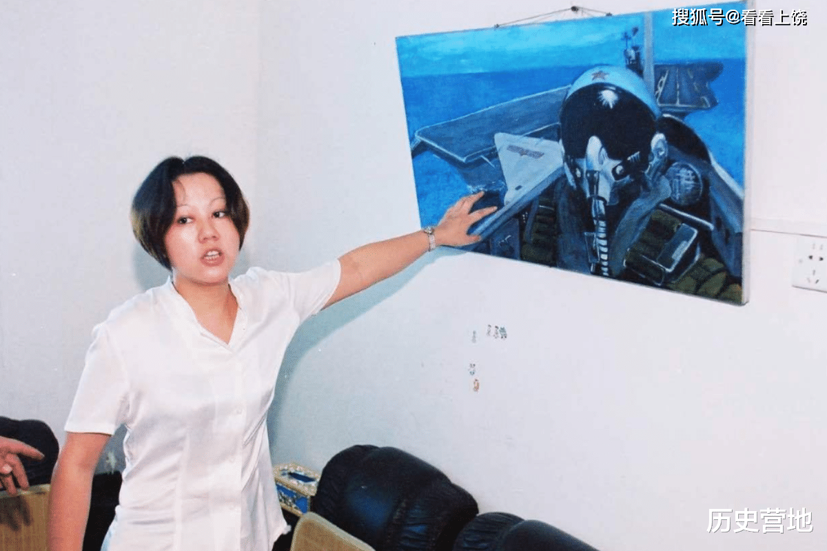 王伟的爱人阮国琴,得知噩耗后特别悲痛,整个人如同疯了一般.