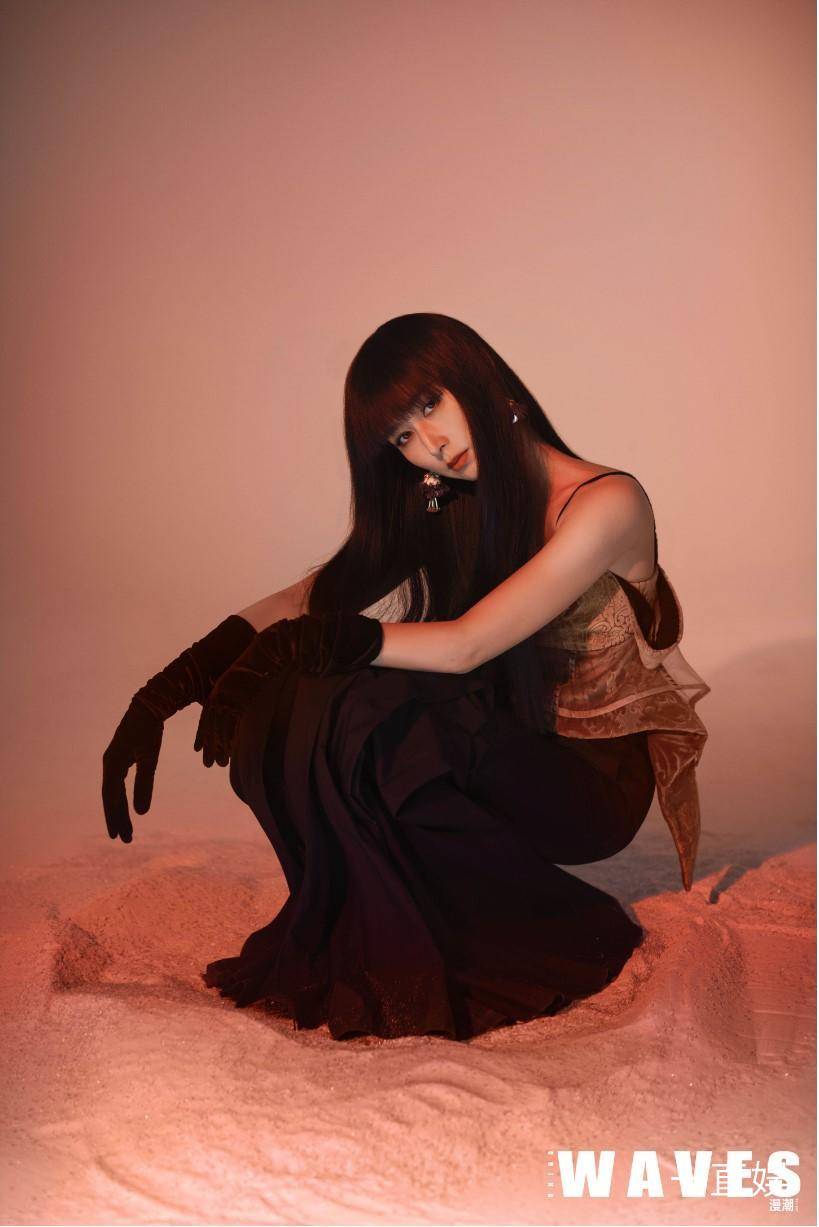 胡静珍珠头纱蒙面大片曝光异域风情独显魅力