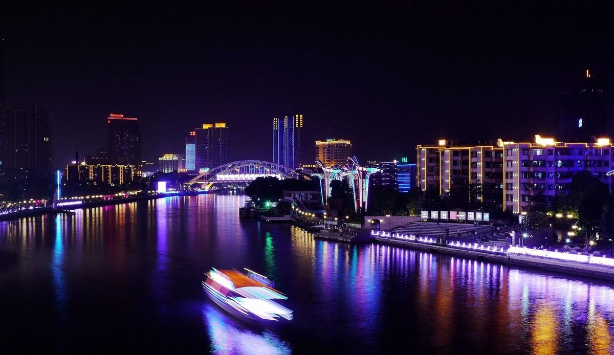 岐江夜景,富有美学价值,向来是许多游客为中山慕名而来的推荐之处.