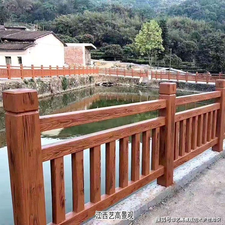 萍乡仿木栏杆鱼池塘护栏安装，江西仿木护栏水泥制作木纹效果