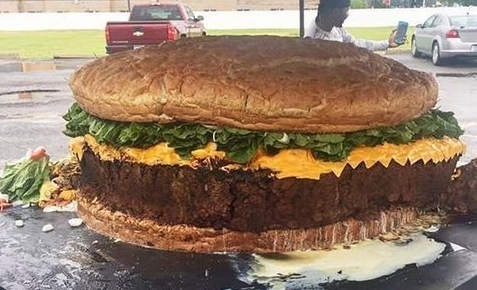 世界最大汉堡比牛还重,售价竟然高达5.2万,让人大开眼界