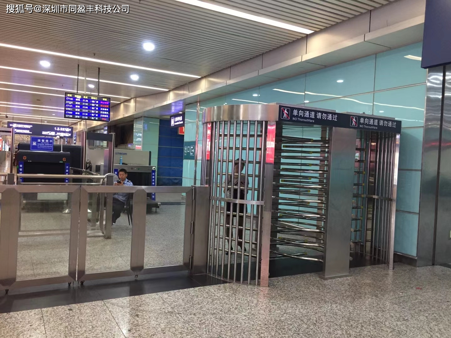 广州高铁站矩形单向门安装