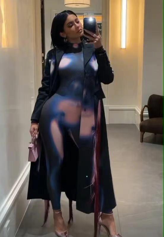 裹一身连体衣秀水蛇腰,臀围却比二姐还宽_凯莉·詹娜