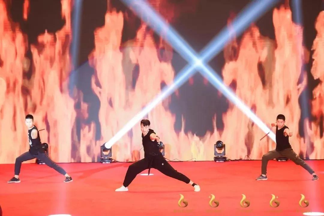 表演节目《棍舞海心沙》