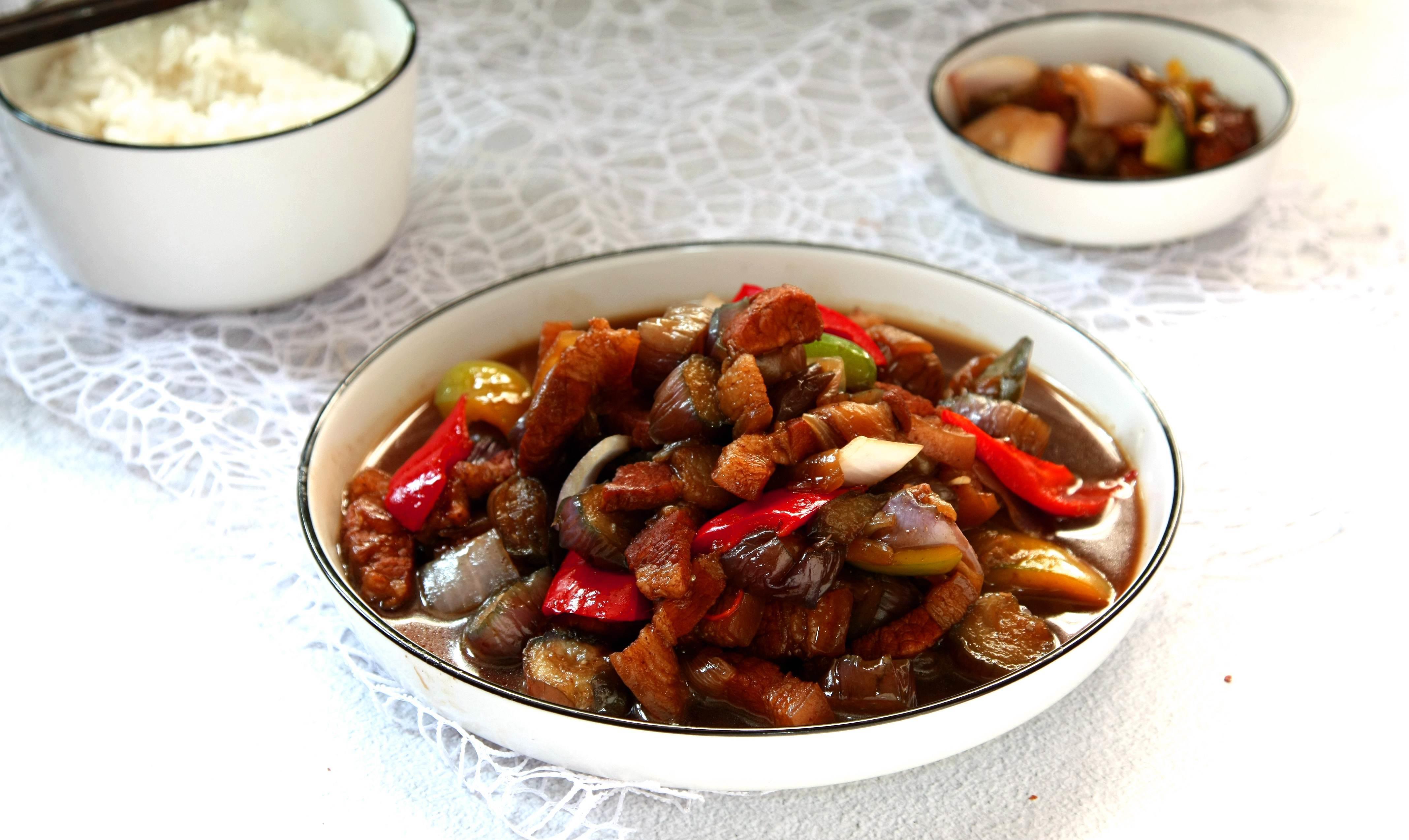 五花肉炖茄子好吃有诀窍加上这一步不油腻不发黑全家都爱吃