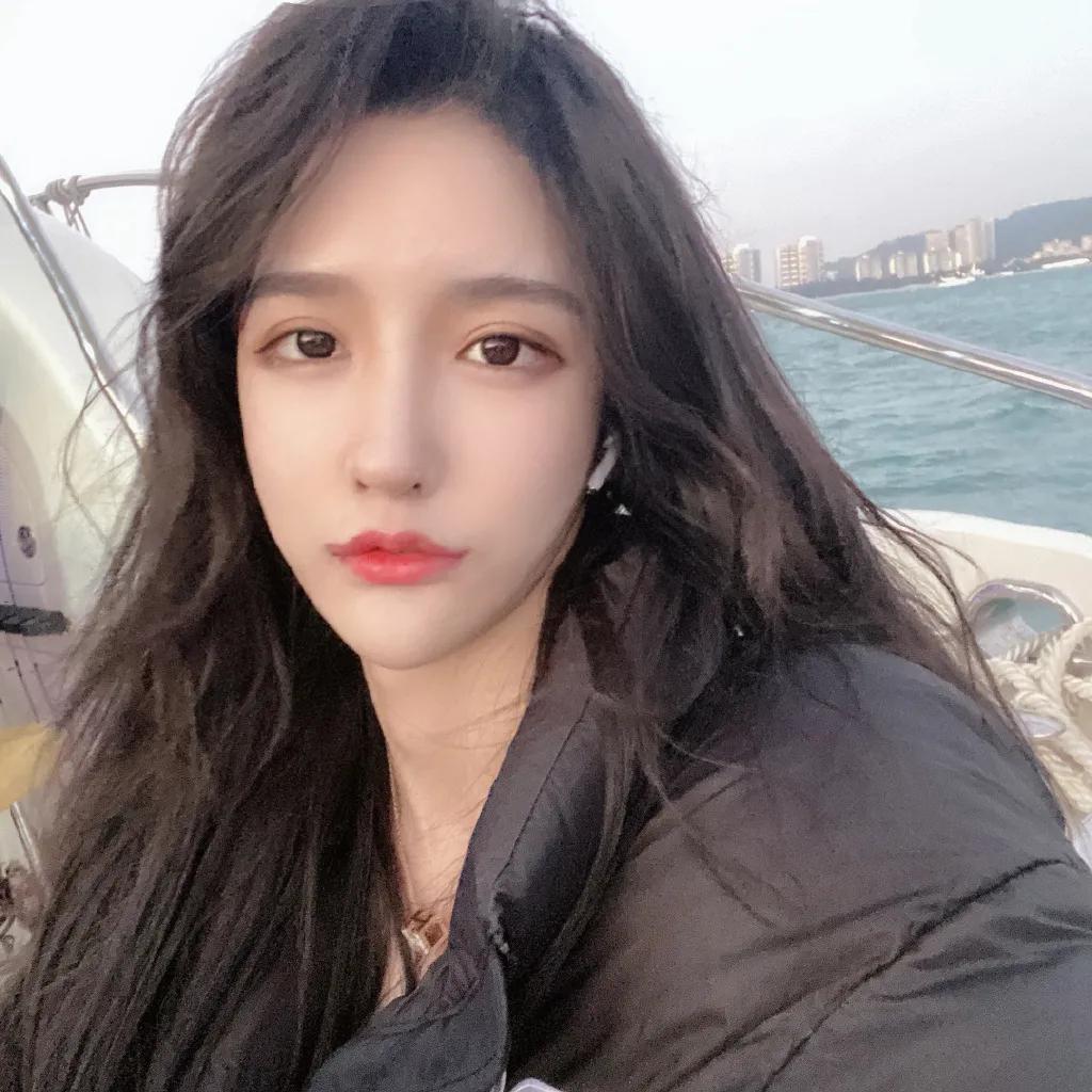 艾比路人缘崩盘?撒谎做变性手术被揭穿,强行辩解尴尬到抠墙!