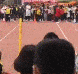 原创
跟着大妈的节奏一起摇摆,让气氛活跃起来,别总死气沉沉的