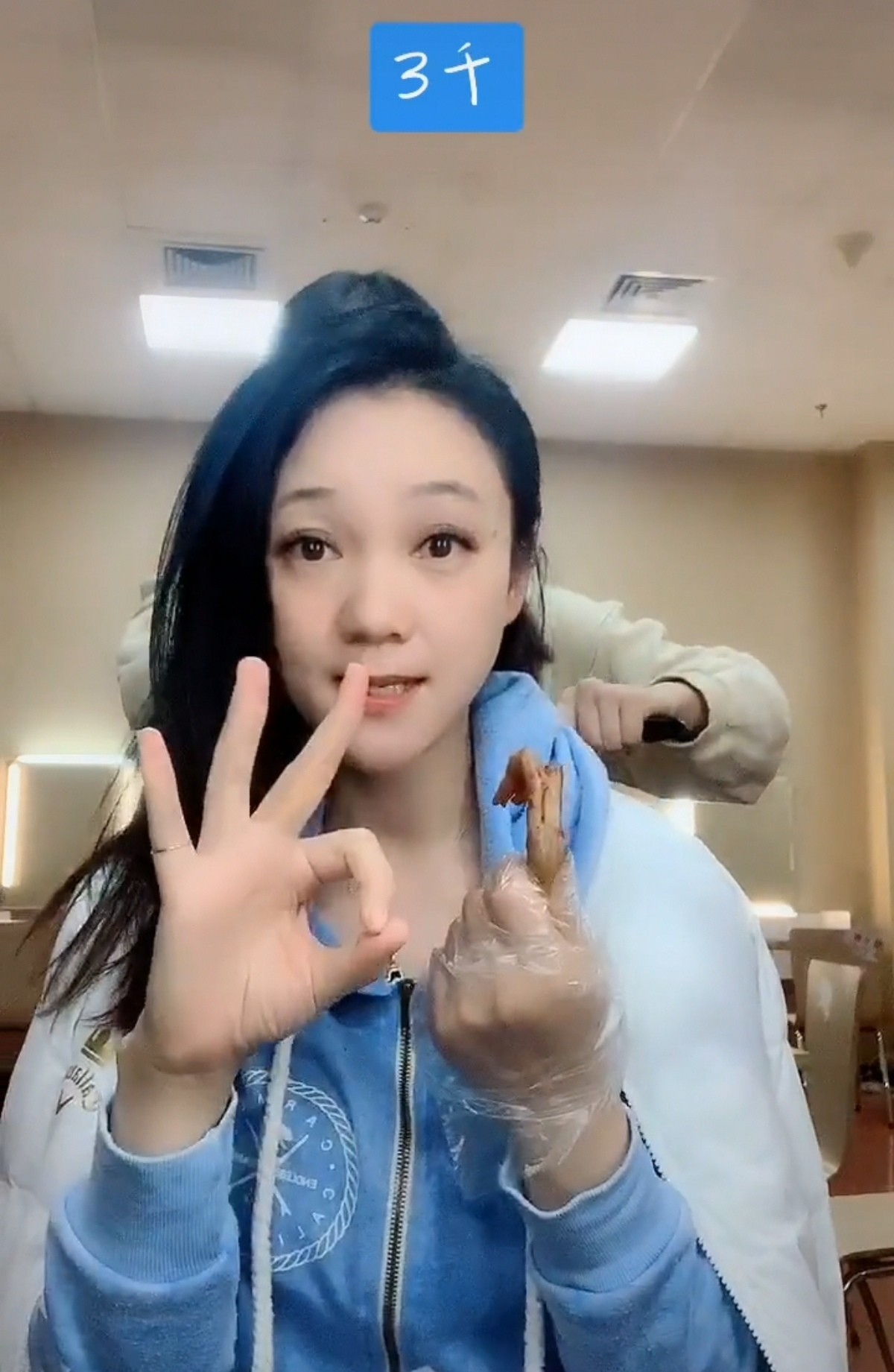 很快就引起了网友们的讨论,作为公认的安徽一姐,全国知名主持人,周群