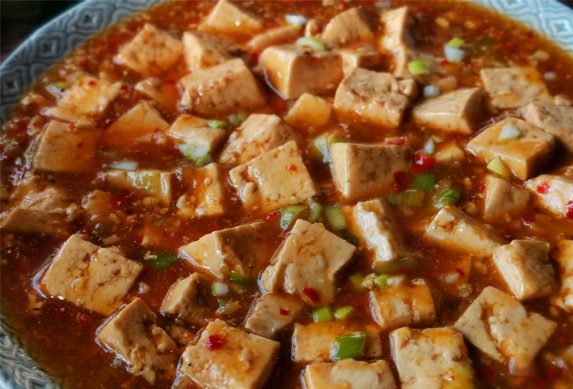 一块豆腐,不用放肉,东北老式麻辣豆腐做法,豆腐鲜嫩,好吃下饭_菜肴