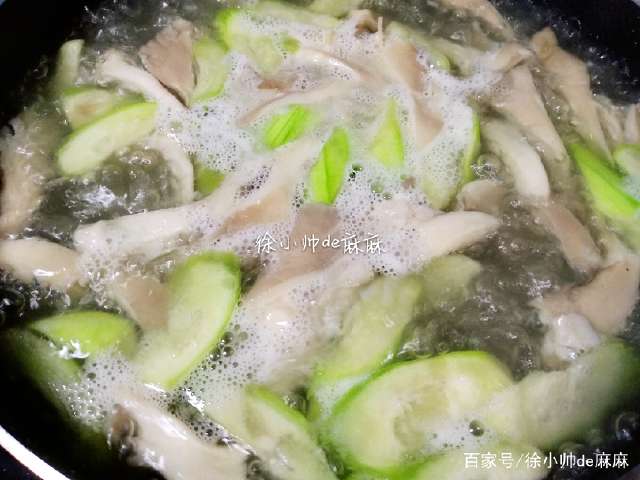 丝瓜配什么煮水喝好 7cb7d4cb58734bf5b7ce8d4c38e20f28.jpeg