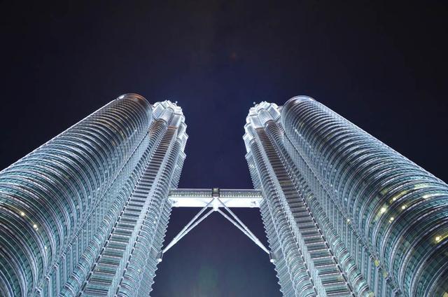 双子塔，来到吉隆坡一定要打卡的建筑，好莱坞大片都在这里取景