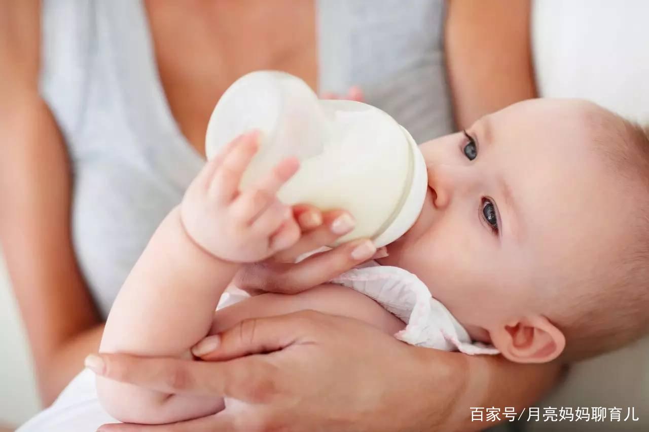 婴儿吃母乳40分钟 母乳喂养真人版