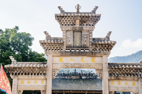 肇庆有个龙母庙，风景甚好，传说故事也美丽