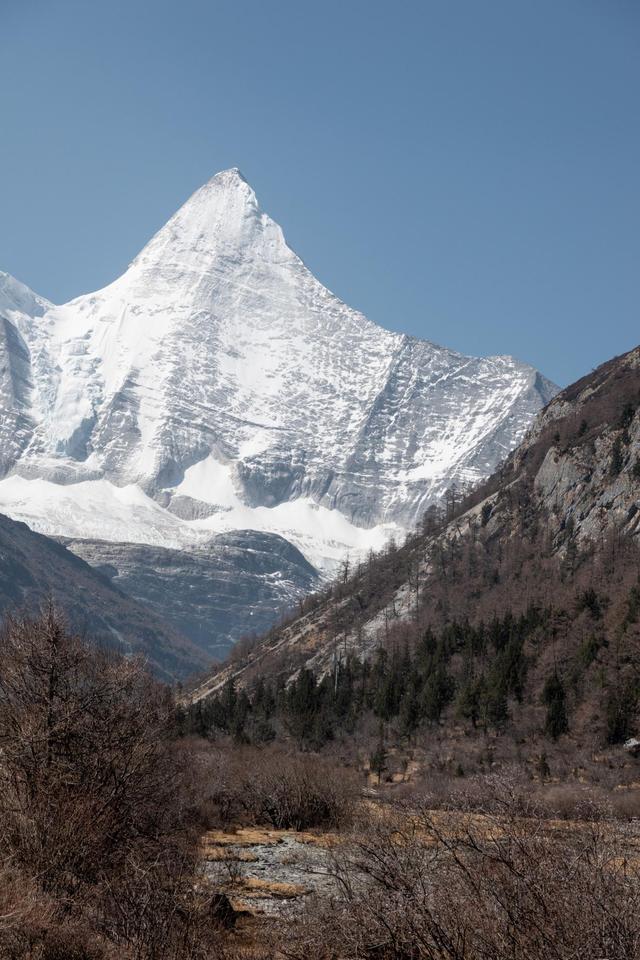 央迈勇雪山，景色壮美，竟然是文殊菩萨的化身