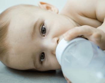 婴儿几个月开始喂白开水 9877d7728c0f4520939a716cb5a49fbd.png