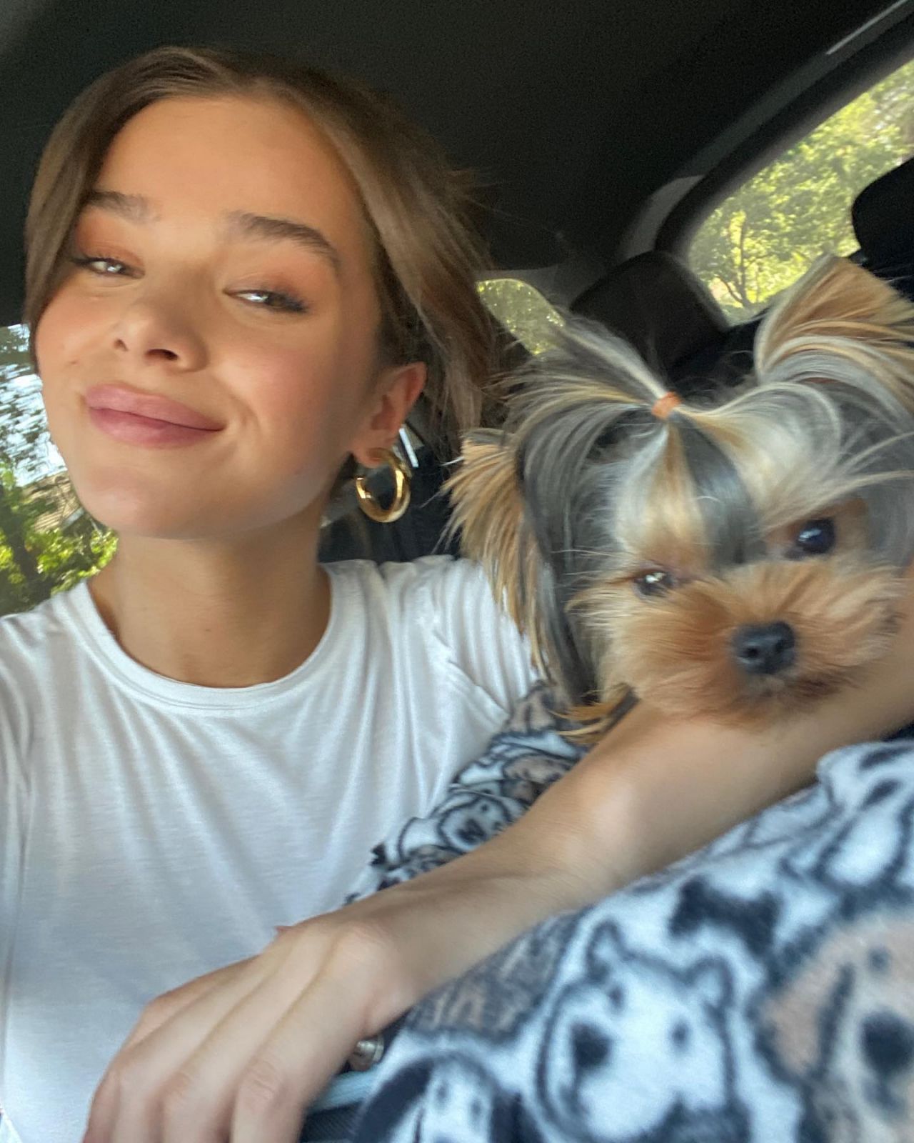 海莉童星时期接受好莱坞的游戏规则很快就成了资本的宠儿