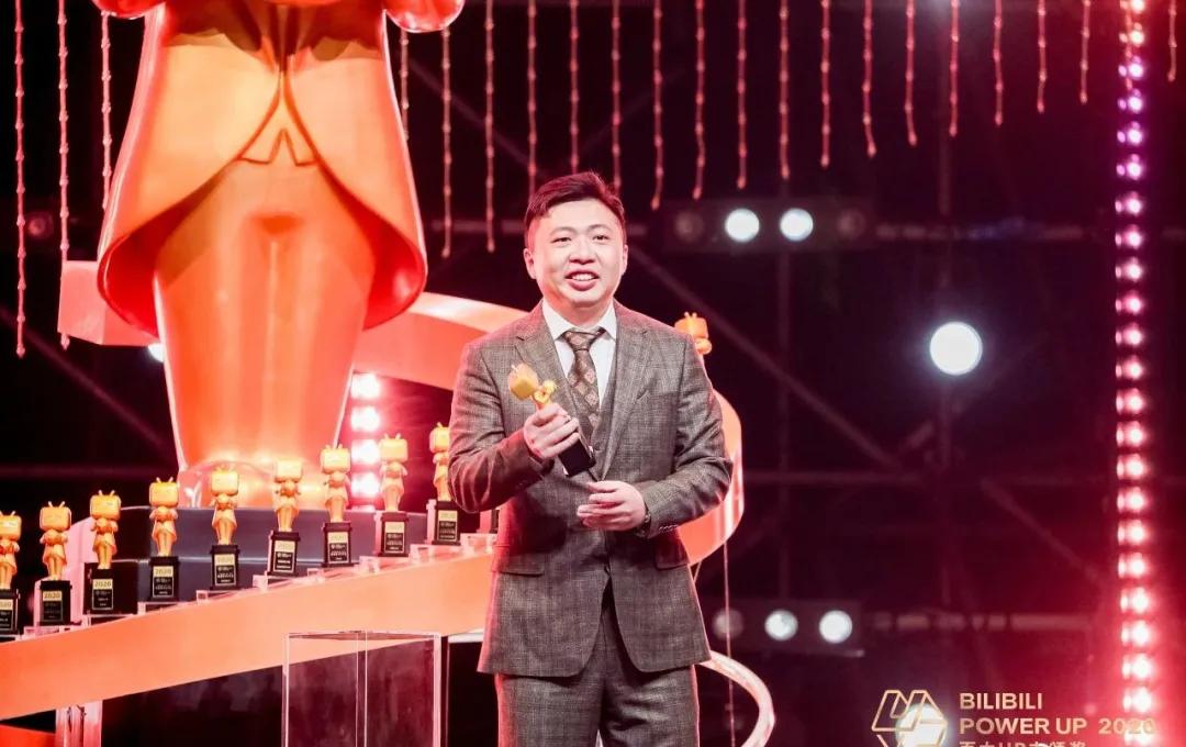 世界上没有任何现象级事件是理所当然的,饼叔看似轻