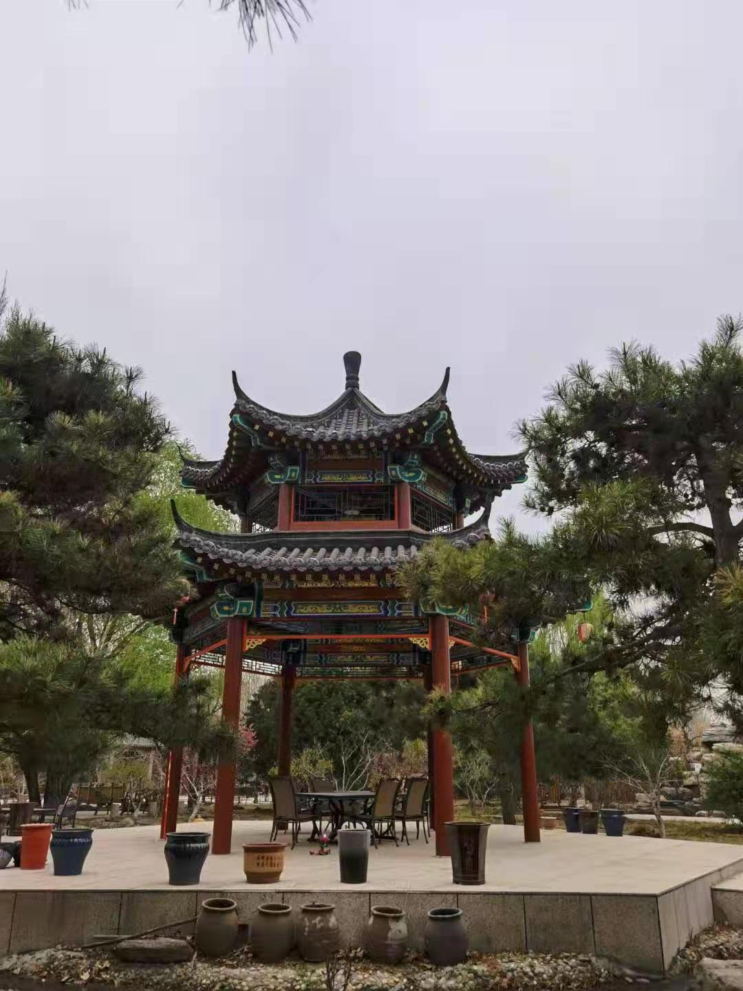 香河国华影视城,姹紫嫣红春满园_湖水