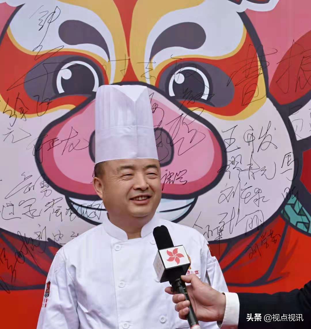 二师兄化身变脸大师代言旺丰调味酱 做川菜从此变简单