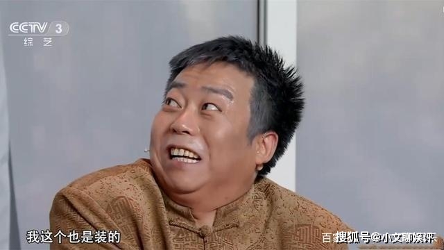 盛伟本来是相声演员,但是自从参加《金牌喜剧班》以来,他所表演的节目