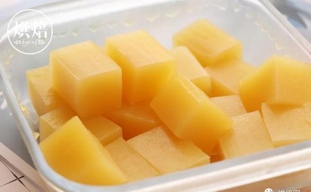 菠萝怎么做才不会酸 06e50be14bbe485a8c3e93de42a97878.jpeg