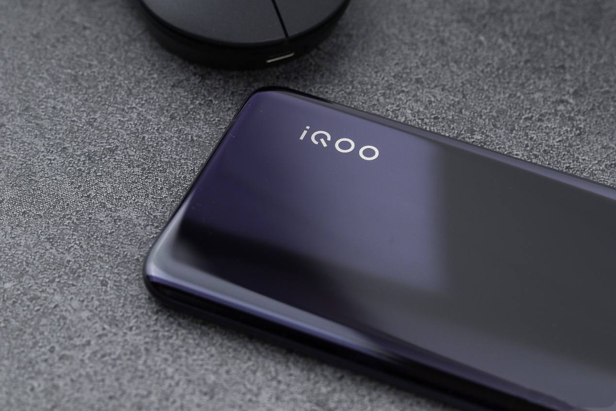 千元机市场有料才行iqooz3深空配色图赏