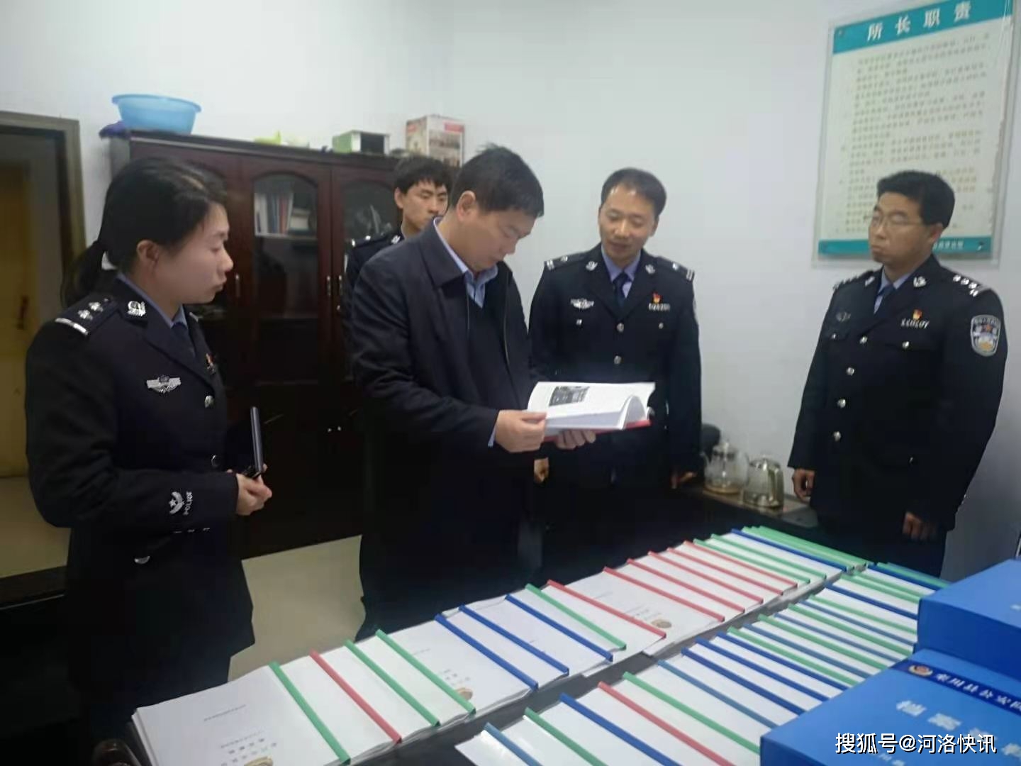 河南省栾川县副县长,公安局党委书记,局长张永良深夜到基层单位督导
