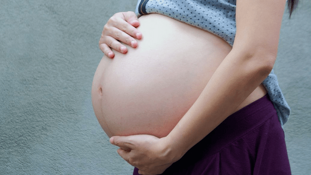 临近预产期 先破水好还是先见红好 影响宝宝出生早晚 胎儿