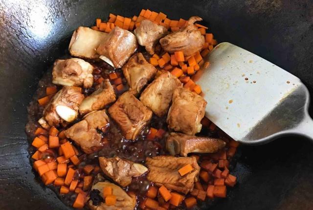 排骨焖饭电饭煲放盐吗 97a26011ebab4eccb5ebe0ea736f623e.jpeg