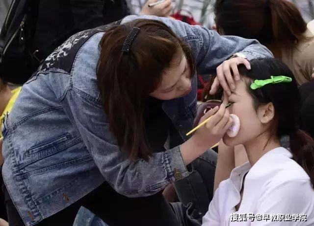 女孩名排行榜_最美的十大女星排行榜,刘亦菲排最后一名,她才是最美女明星