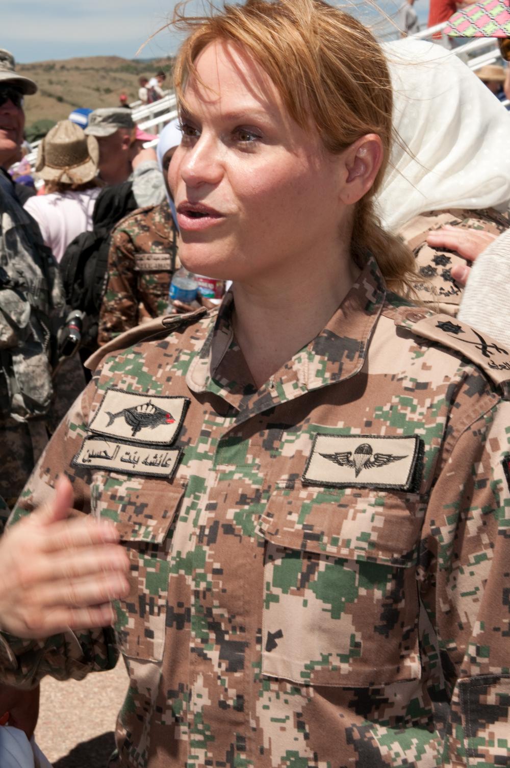 阿伊莎·宾特·侯赛因公主1968年出生,在约旦的美国社区学校接受教育