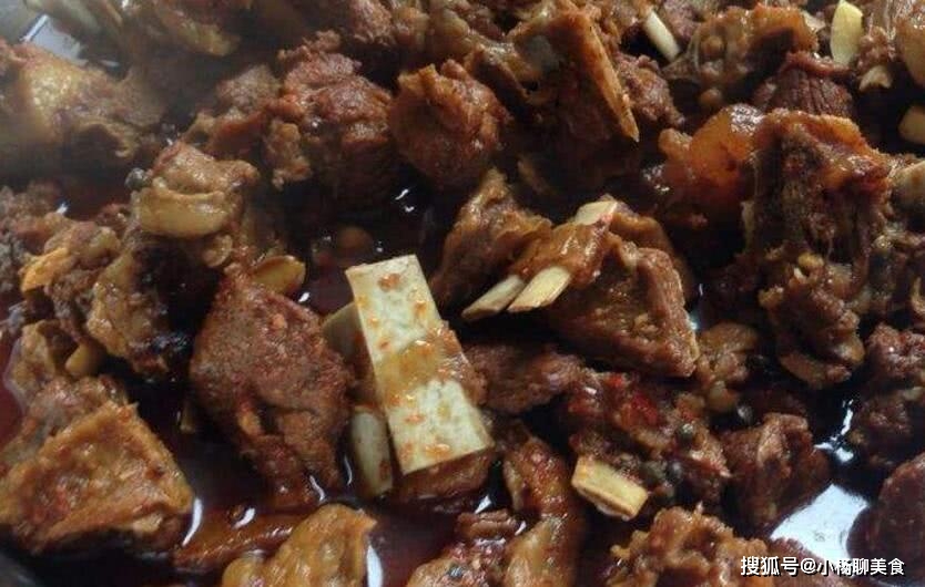 怎样做红烧羊肉好吃又简单做法 3bcb2bf1e98141a881ef2bde23ccc32a.jpeg