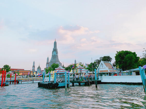 泰国旅游一定要去打卡，一座美丽的寺庙——郑王庙