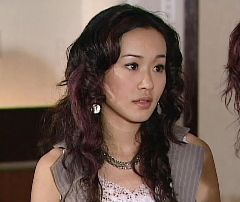 杨思琦车祸一周后复工被问老公有无呵护态度避忌称很难回答