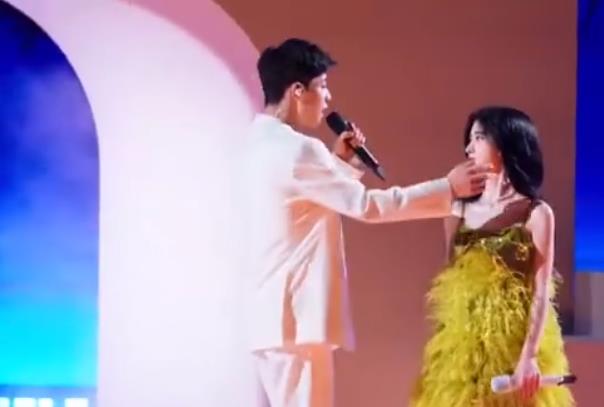 肖战鞠婧祎囚，肖战鞠婧祎互动