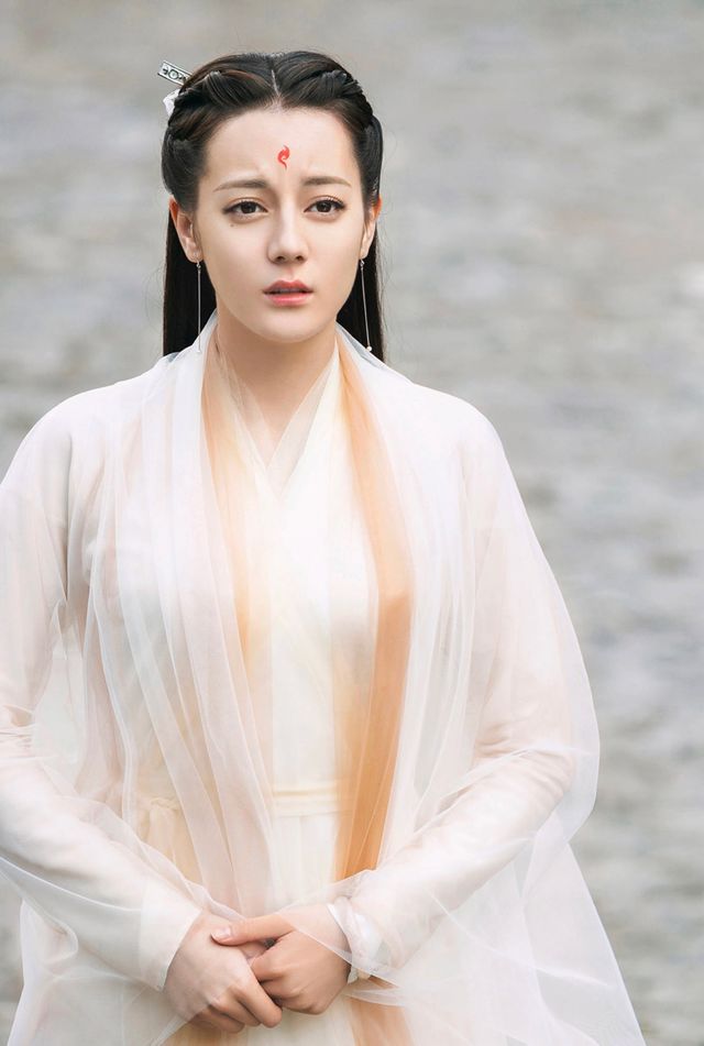 原创迪丽热巴古装造型翻车,众多造型都不加分,网友:被再接古装剧了