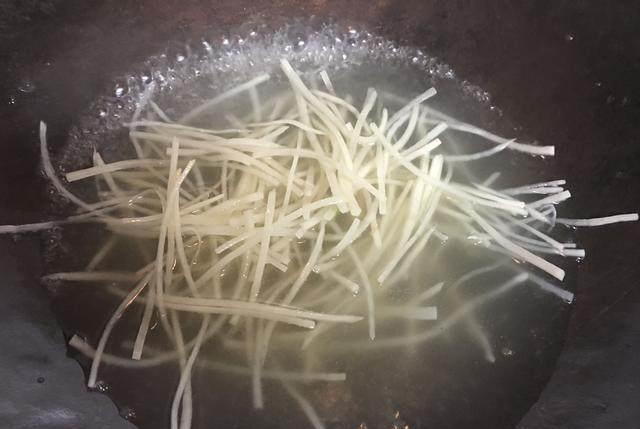 怎么炒土豆丝才不会坏 f138836f64084c998710c2b904de72fc.jpeg