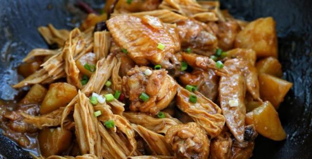 腐竹搭配什么菜炖着好吃 fbe7f24d132f4731b7ea8a82ebb6cf95.jpeg