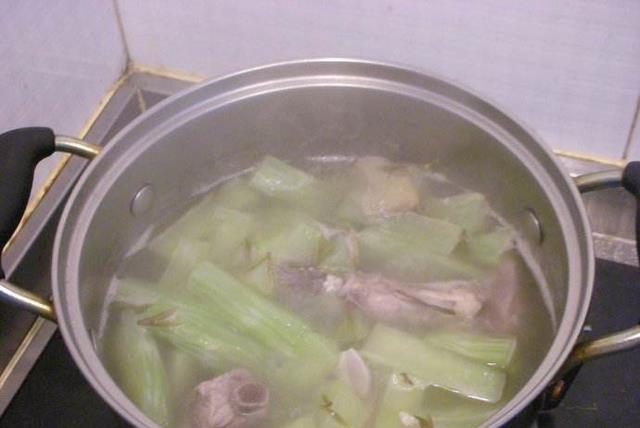 炖排骨汤放什么土豆好吃 205507feb08d42eeb0dbfb1bd18d80e2.jpeg