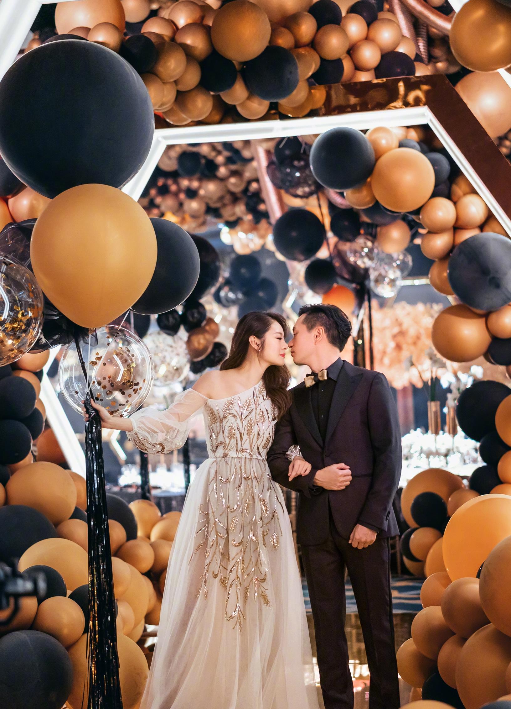 41岁安以轩结婚4年诞下一儿一女晒视频宛如20岁花信少女