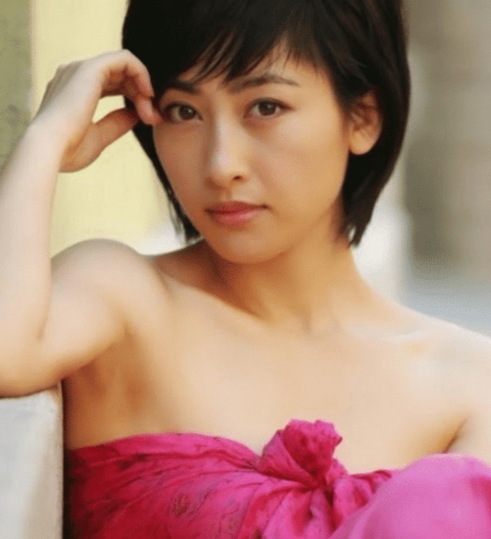 个人在结婚的时候也遭到了很多人的反对,因为李子雄比王雅琦大了23岁