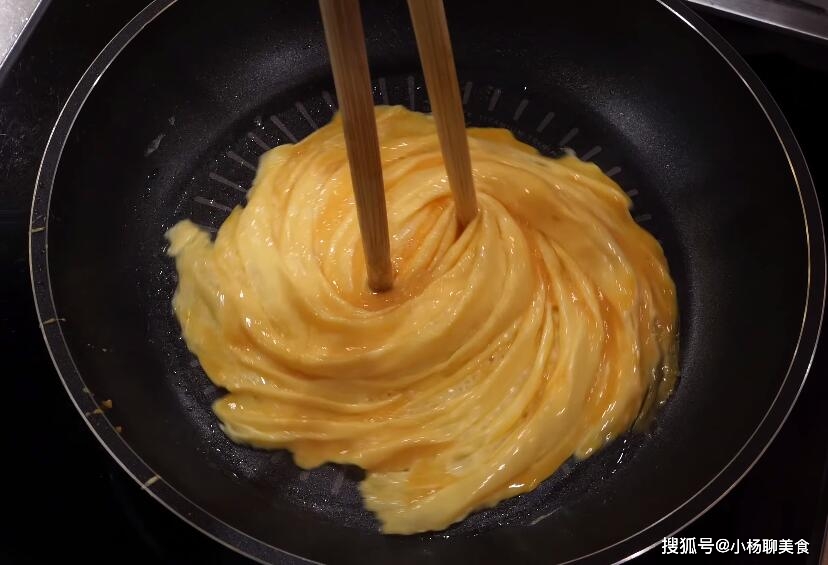 鸡蛋炒大米怎么炒好吃 d69c0b62c7974e4294c1aede3d875f55.jpeg