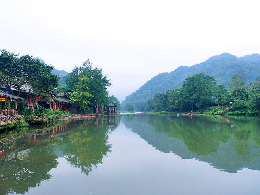 川西最秀丽的古镇，距今800多年历史，烟雨迷蒙，山水相依，完胜江南