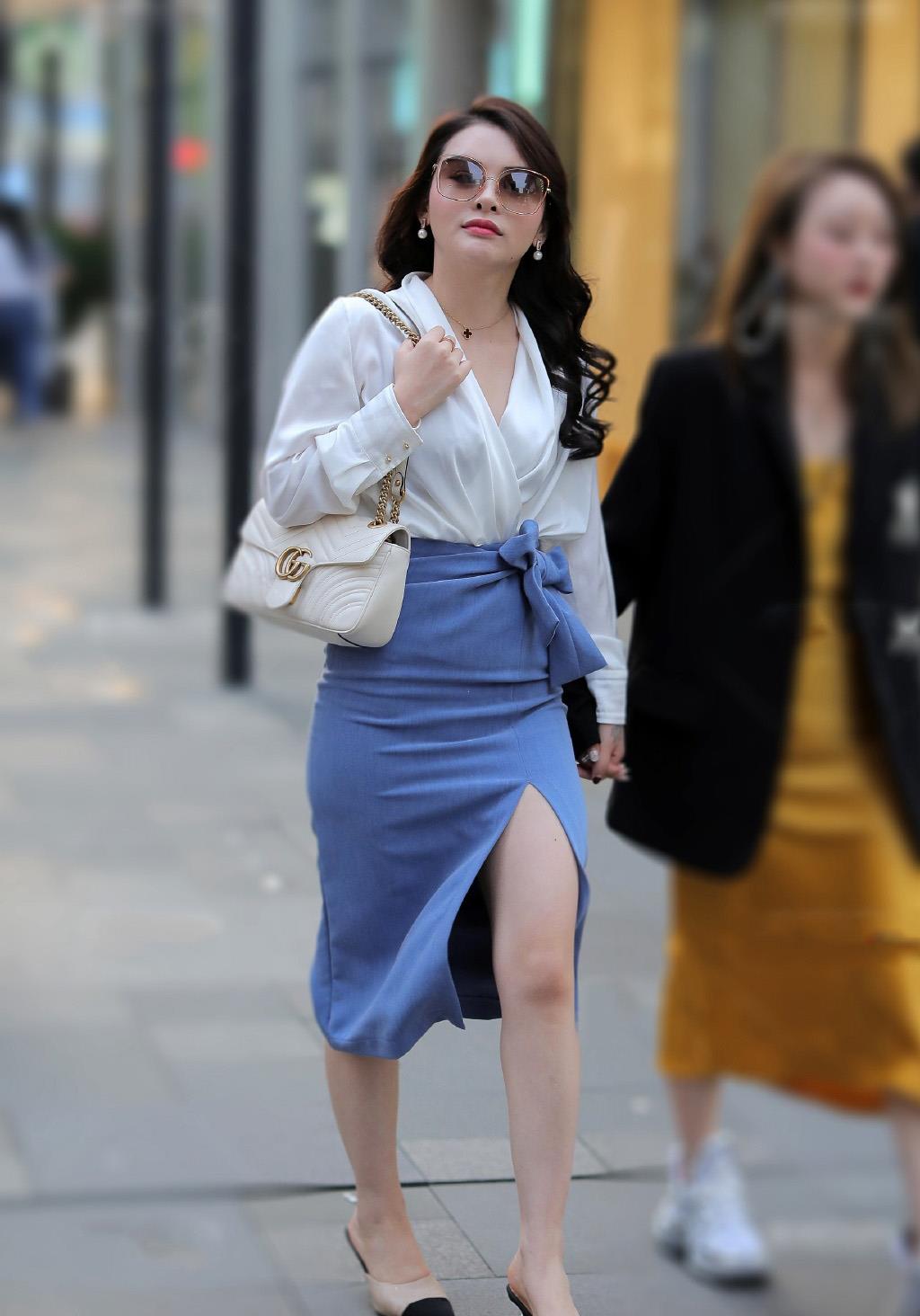 春日过膝裙穿搭让你优雅展现出含蓄的美靓丽好看又有气质