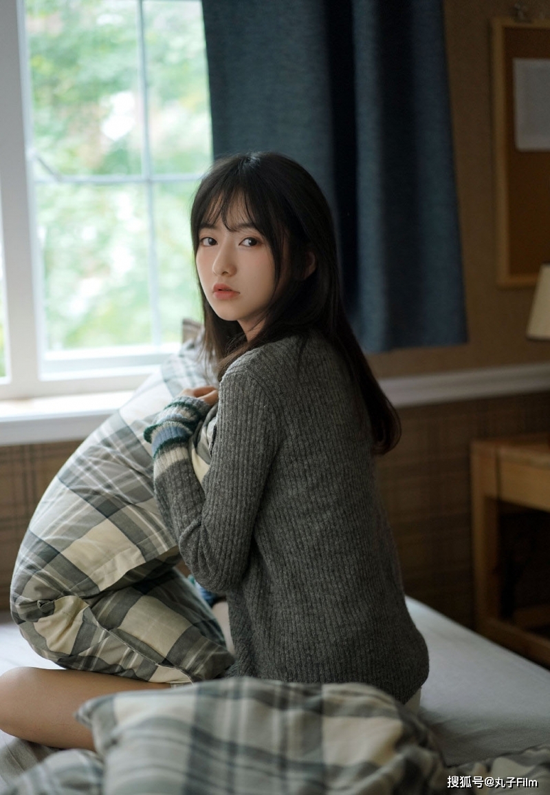 性感美女时尚写真高挑少女短裤大长腿气质十足清纯甜美迷人