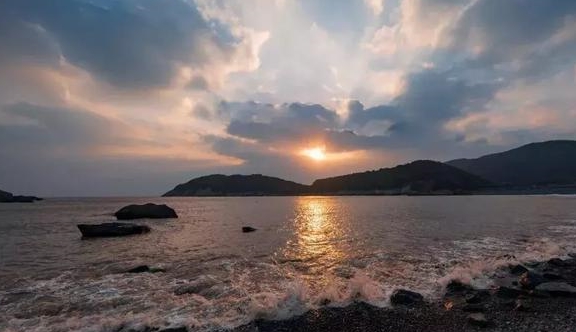 “遗落在朱家尖东海岸的珍珠”，这个绝美海岛渔村的魅力有多大？