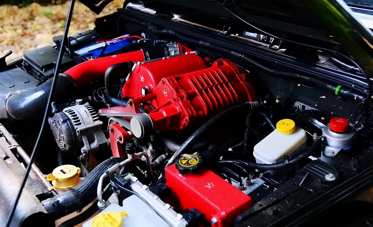 于是,anrot(安若特)就为牧马人(3.6l),推出了一个机械增压改装方案.