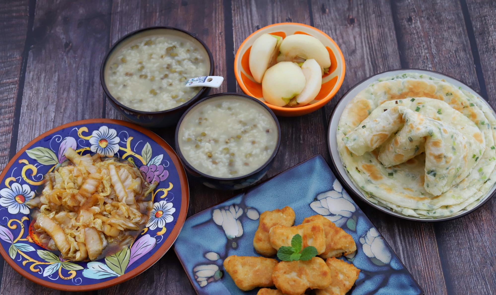 晒晒我家孩子的早餐,营养丰盛花钱少,一点也不费功夫,太美味了_绿豆粥